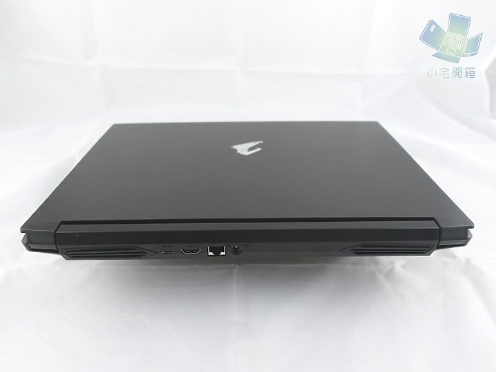 【小宅開箱】技嘉專業電競筆電 AORUS 5 KB 超乎預期的表現！