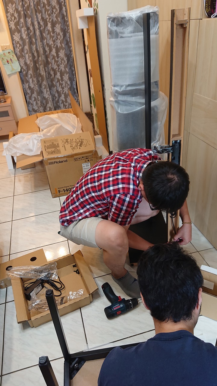如何挑選我們家的第一台電鋼琴 Roland F140R