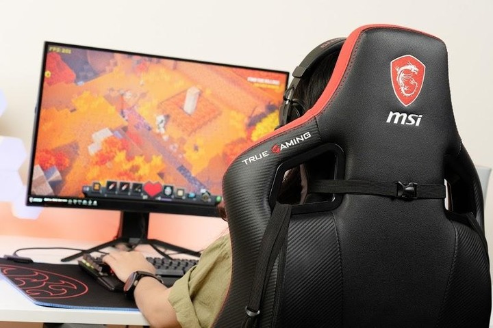 微星 MSI Optix MAG272CQR 電競曲面螢幕開箱評測與災情|1500R 曲率、165Hz、1ms、NVIDIA G-Sync、AMD FreeSync
