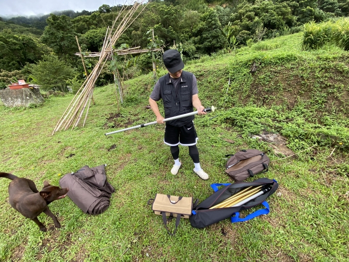 一群老皮車友秘境烤雞吃喝打屁
