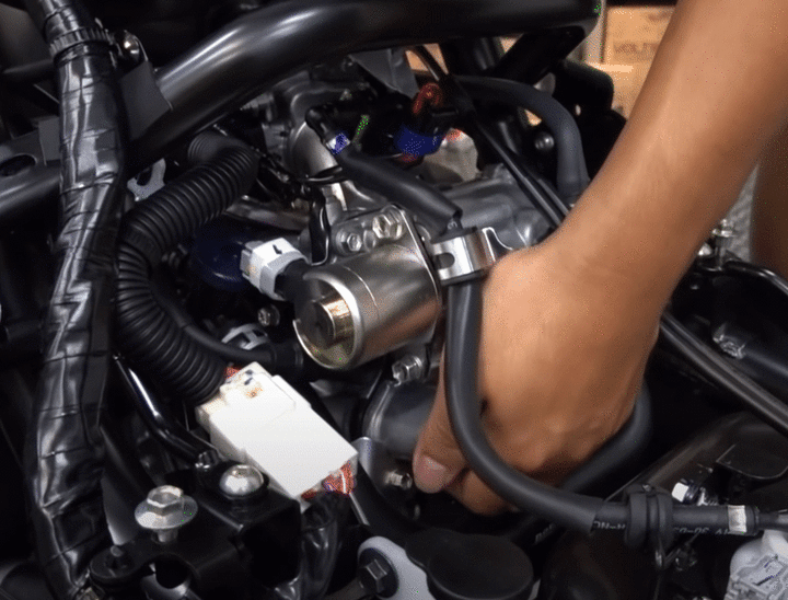 勁戰六 NMAX B4V引擎後避震"掉落感"的問題