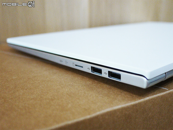 粉閃亮的ASUS VivoBook S15