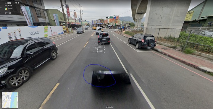 點我看大圖 警察騎車鳴笛闖紅燈被撞死之我見,警方為主要肇責!