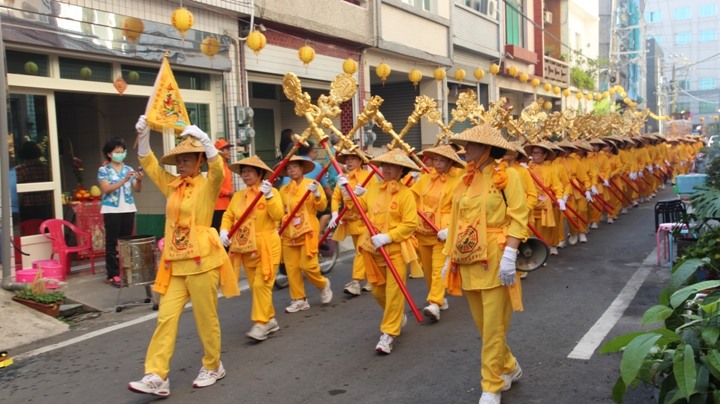 東 港 小 鎮 漫 遊 騎