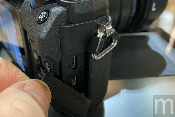 Olympus更新E-M10 Mark IV，增加自拍觸控操作、五軸機身防震與新感光元件