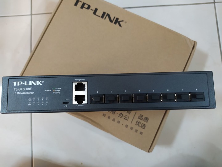 點我看大圖 TP-LINK TL-ST5008F 平價 10G L3 網管 Switch 開箱分享