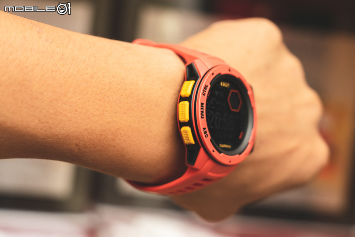 Garmin Instinct X EVA 聯名錶款開箱襲來！機體配色與帥氣的收藏盒都是亮點！