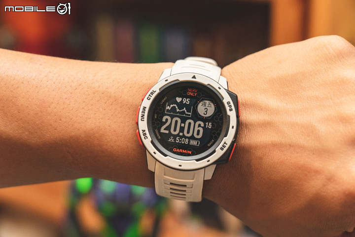 Garmin Instinct X EVA 聯名錶款開箱襲來！機體配色與帥氣的收藏盒都是亮點！