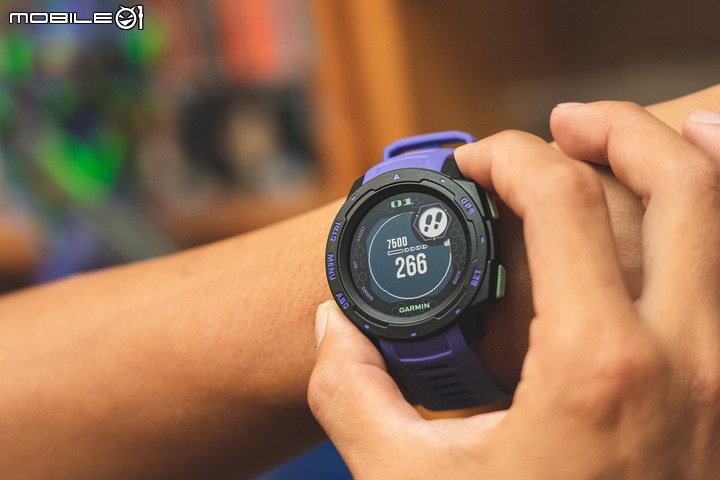 Garmin Instinct X EVA 聯名錶款開箱襲來！機體配色與帥氣的收藏盒都是亮點！