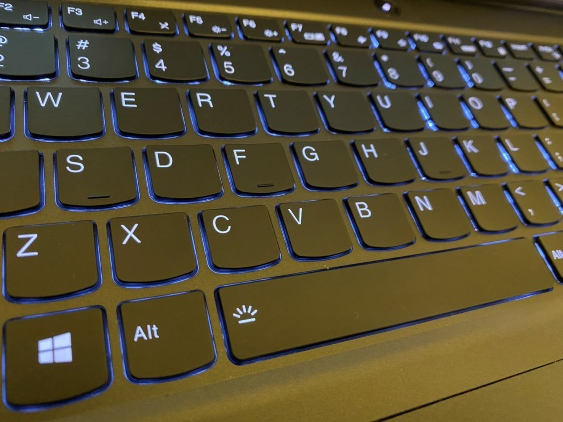 AMD YES! 人生第一台AMD筆電Legion 5開箱