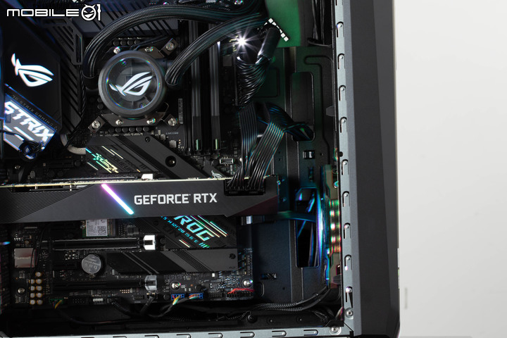 ROG STRIX GT35 電競主機實測 寬版機體擴充性與散熱兼具