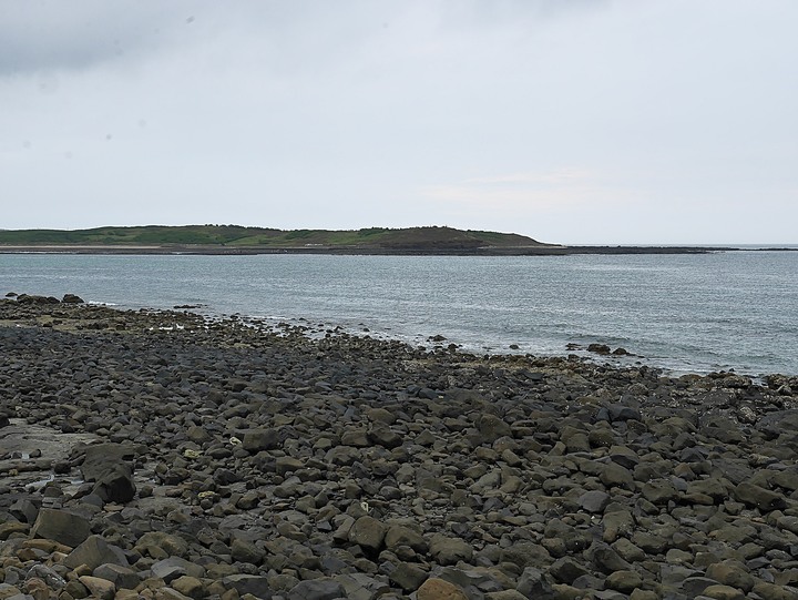 【小惡魔振興券】池西岩瀑、大池火山頸玄武岩、小門嶼鯨魚洞 — 老狗的夏天「偽出國」行旅 — Day 2-3 澎湖西嶼地質篇