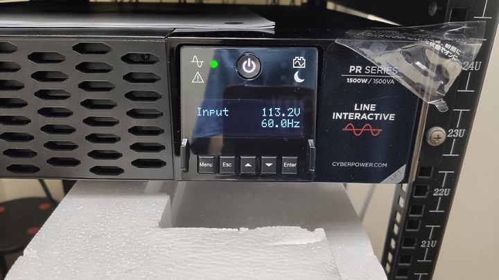 點我看大圖 CyberPower PR1500RT2U 不專業開箱