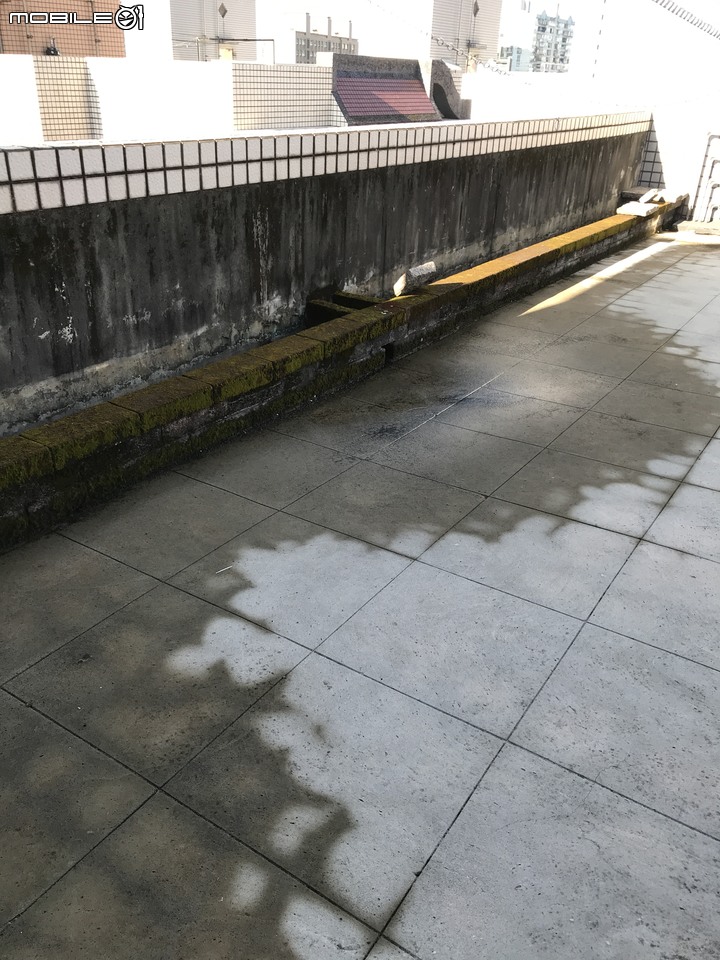 公寓頂樓漏水,費用住戶和管理費一人一半,這樣合理嗎?