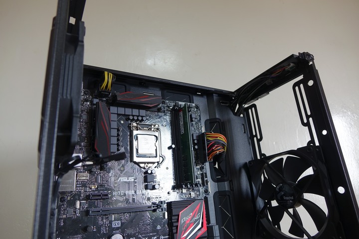 【開箱】Fractal Design Define 7 Compact(側透玻璃)  重磅登場！！