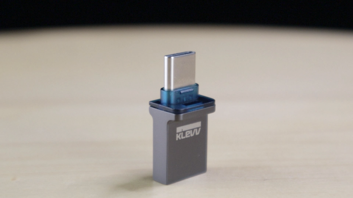 推薦 MacBook 隨身在外 USB-C、USB-A 雙頭隨身碟