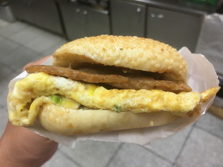 [食記] 超群繼光餅，台灣馬祖南竿獨特美味，馬祖漢堡！