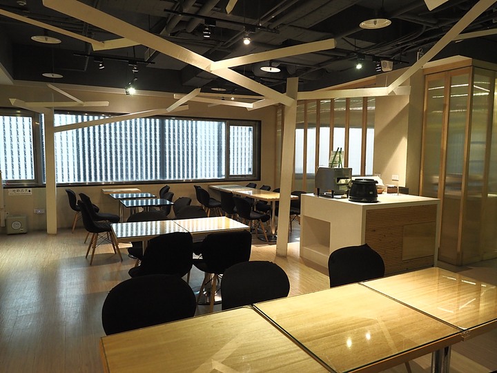 【小惡魔振興券】【住宿分享】The tree house 樹屋旅店 — 位在高雄市區內,六合夜市附近的特色設計旅店