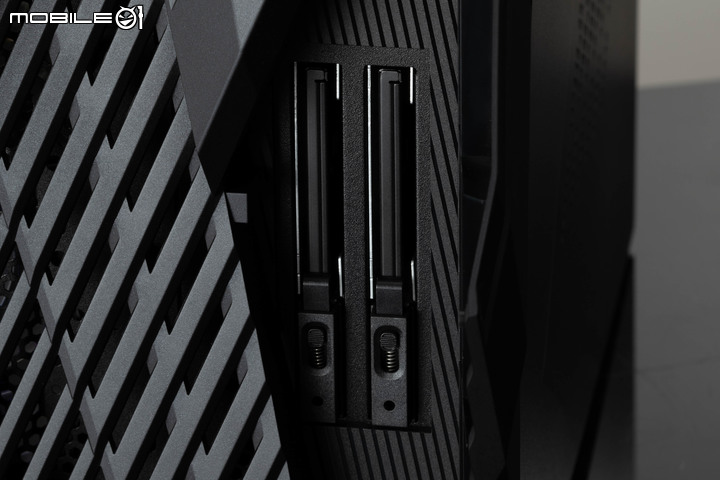 ROG STRIX GT35 電競主機實測 寬版機體擴充性與散熱兼具