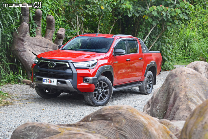 Toyota 小改款 Hilux 試駕，探索秘境的好夥伴！