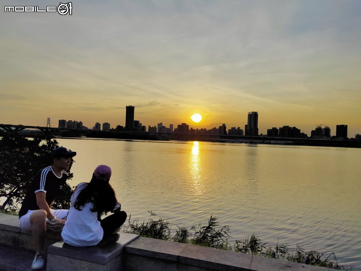 【小惡魔振興券】網美打卡熱點大稻埕碼頭 騎自行車看夕陽