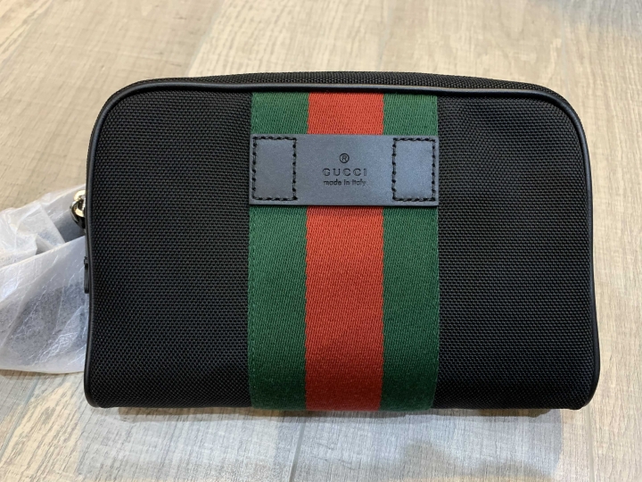 「開箱」GUCCI黑色帶綠紅側背包 & 黑色logo Tee