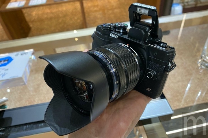 Olympus更新E-M10 Mark IV，增加自拍觸控操作、五軸機身防震與新感光元件