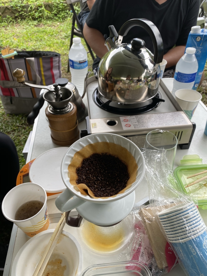 一群老皮車友秘境烤雞吃喝打屁