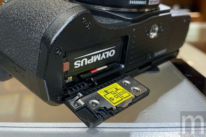 Olympus更新E-M10 Mark IV，增加自拍觸控操作、五軸機身防震與新感光元件