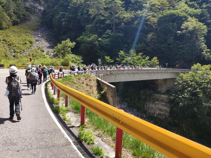 中橫健行(觀雲山莊 - 長春祠，69km)