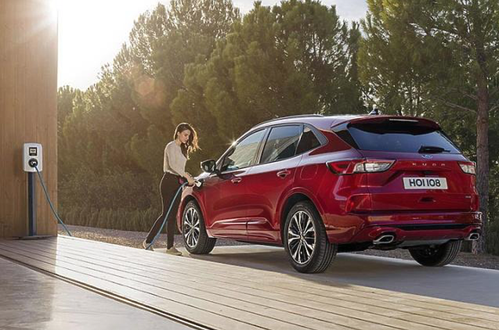 【海外新訊】Ford Kuga PHEV 診斷系統出包充過熱自燃,歐美市場停售、召回