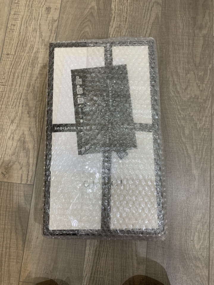 「開箱」GUCCI黑色帶綠紅側背包 & 黑色logo Tee