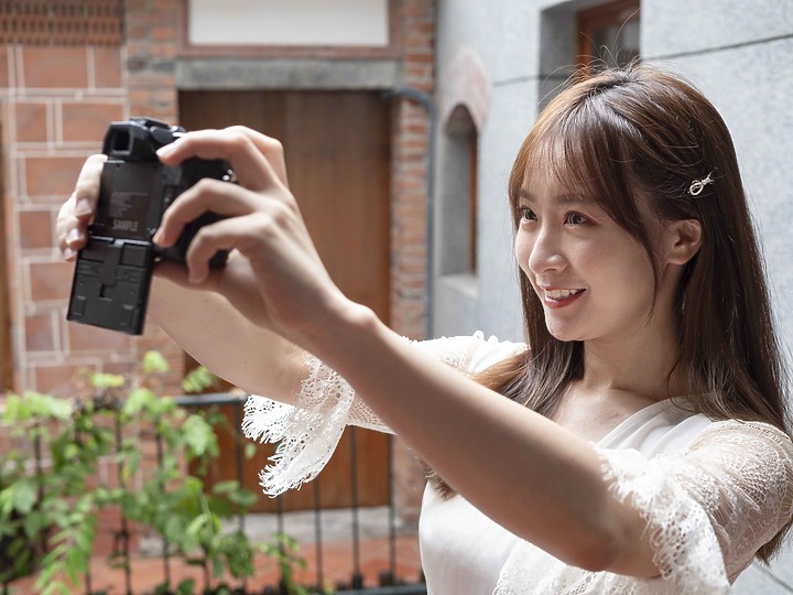 【新訊】Olympus 發表E-M10 Mark IV! 增加自拍螢幕與5軸4.5級防手震