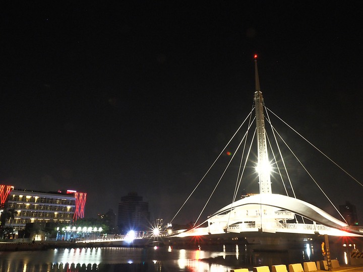 【小惡魔振興券】高雄市 鹽埕區 大港橋 — 全臺唯一會旋轉的行人橋