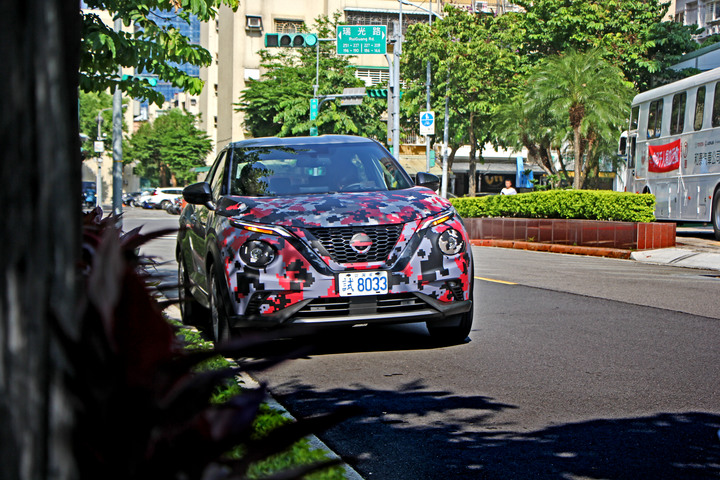 內湖獵車記，法拉利門口外這台是…？