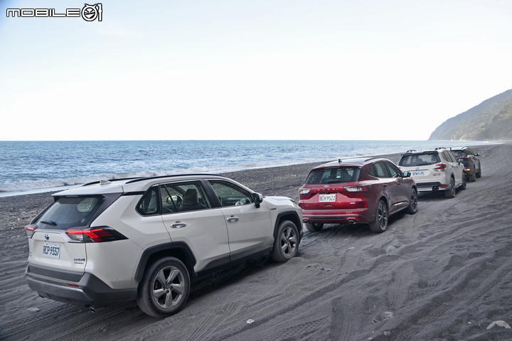 RAV4 / Kuga / Forester / Sportage / Tiguan 集體評比 四驅型 SUV 全面考驗!