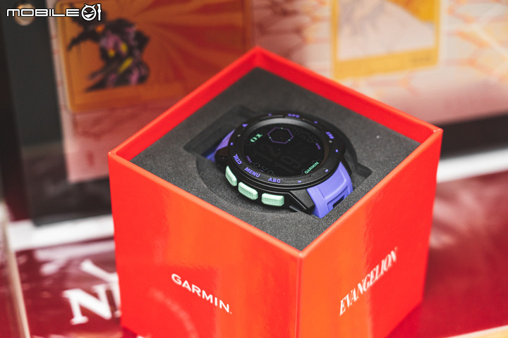 Garmin Instinct X EVA 聯名錶款開箱襲來！機體配色與帥氣的收藏盒都是亮點！