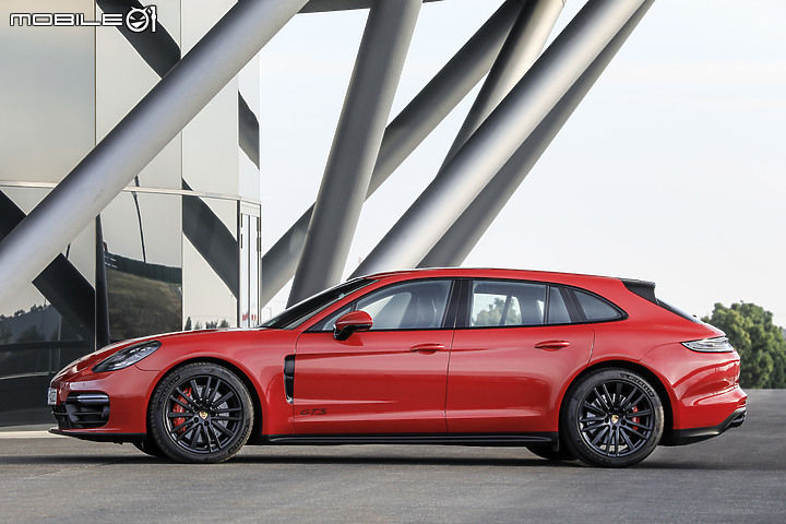 【最速跑房】小改款Porsche Panamera正式登場,內在更貼心、動力更加強勁!