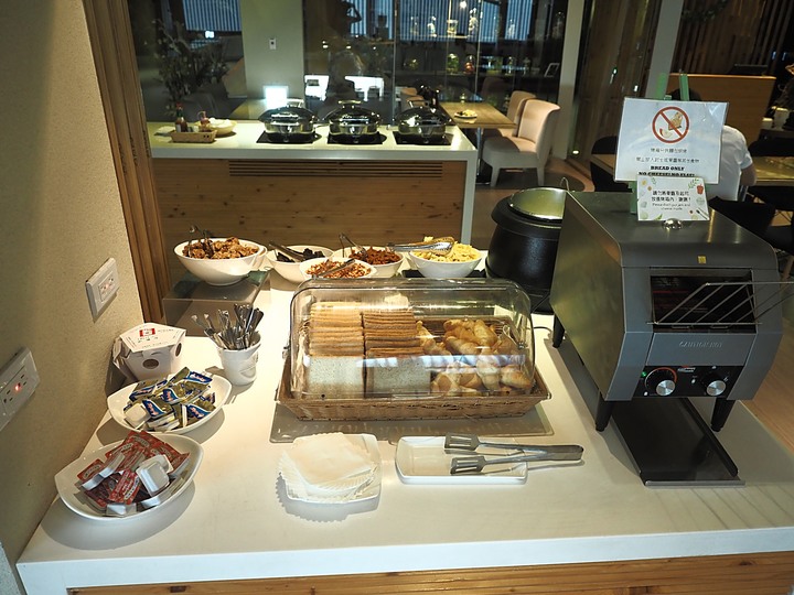 【小惡魔振興券】【住宿分享】The tree house 樹屋旅店 — 位在高雄市區內,六合夜市附近的特色設計旅店
