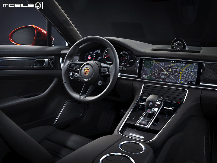 【最速跑房】小改款Porsche Panamera正式登場,內在更貼心、動力更加強勁!