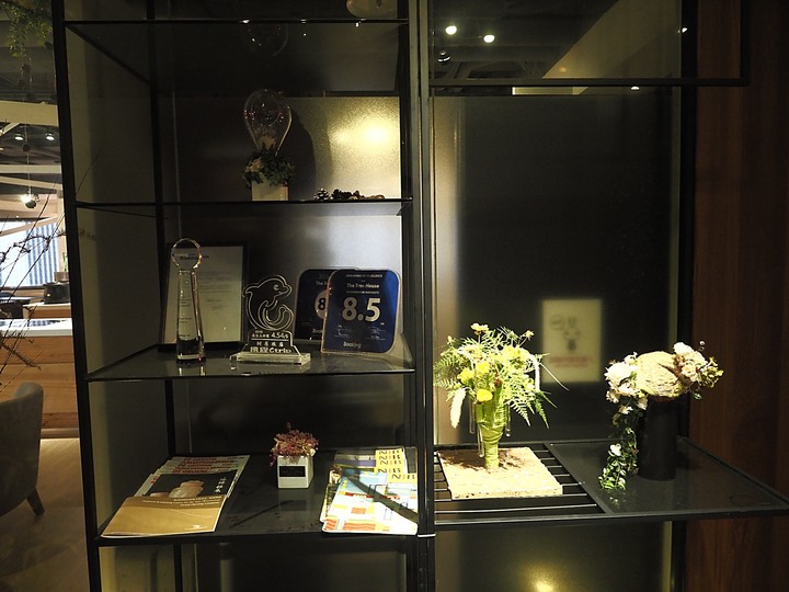 【小惡魔振興券】【住宿分享】The tree house 樹屋旅店 — 位在高雄市區內,六合夜市附近的特色設計旅店