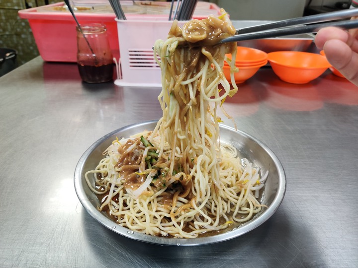 【小惡魔振興劵】隱藏在繁華城市中的傳統與美食－龍城市場，廣一涼麵、上海小籠包