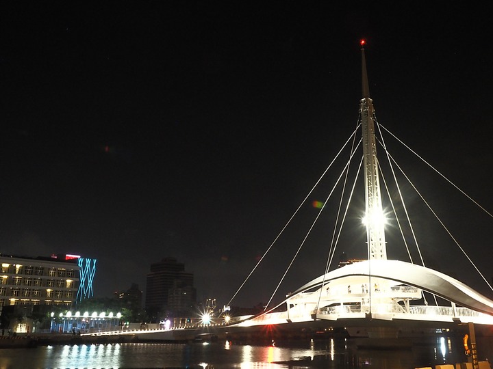 【小惡魔振興券】高雄市 鹽埕區 大港橋 — 全臺唯一會旋轉的行人橋