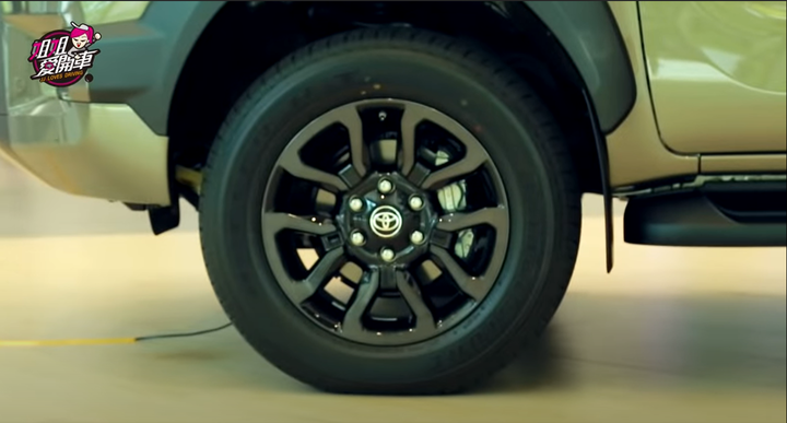 小蘭【姐姐愛開車】TOYOTA HILUX 我變粗曠了