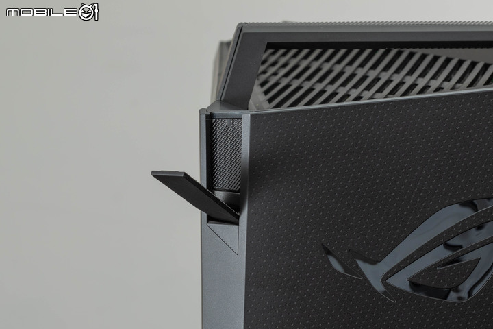 ROG STRIX GT35 電競主機實測 寬版機體擴充性與散熱兼具