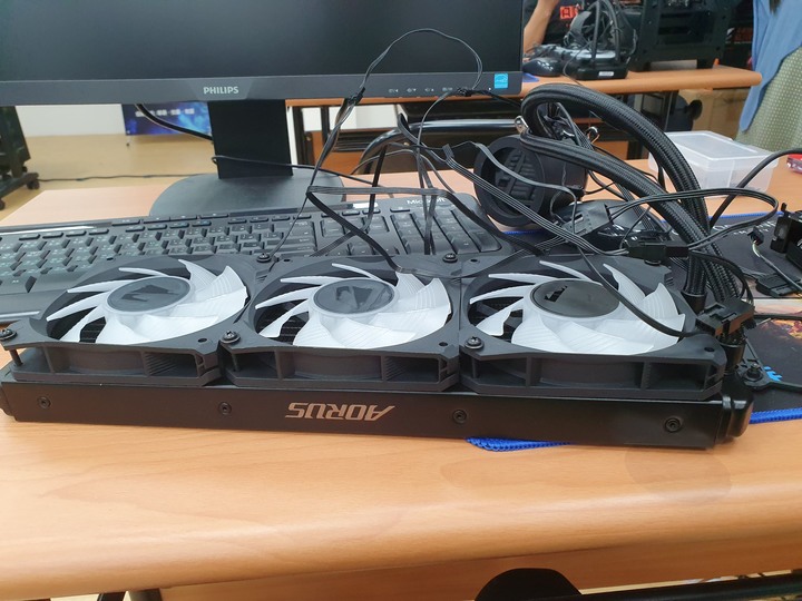 Intel水冷體驗營(技嘉場),感受第十代CPU超頻的魅力吧