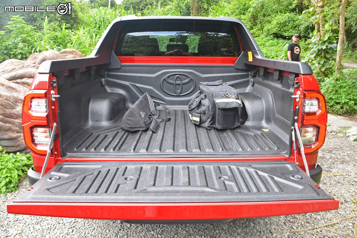 Toyota 小改款 Hilux 試駕,探索秘境的好夥伴!