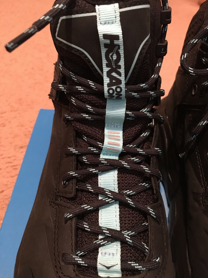 Hoka one one 登山靴，女兒的生日禮物