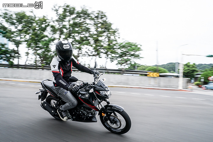 SUZUKI GSX150 Bandit 試駕 平坐墊才是舒適的本尊