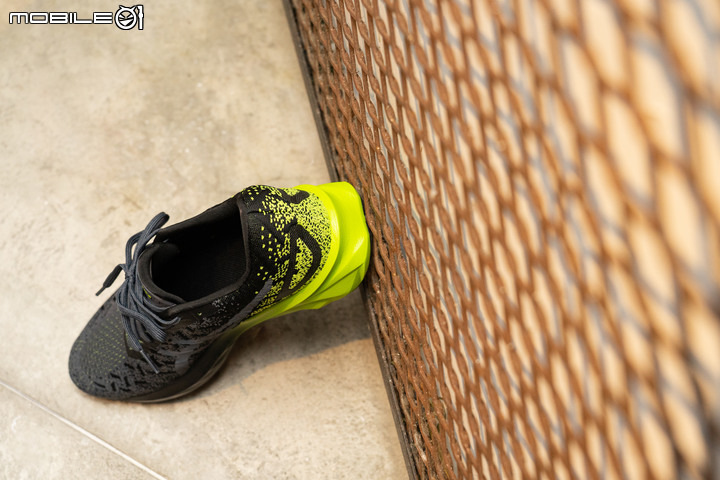 ASICS發表彈力系列跑鞋DYNABLAST 彈出每一次的跑步樂趣!
